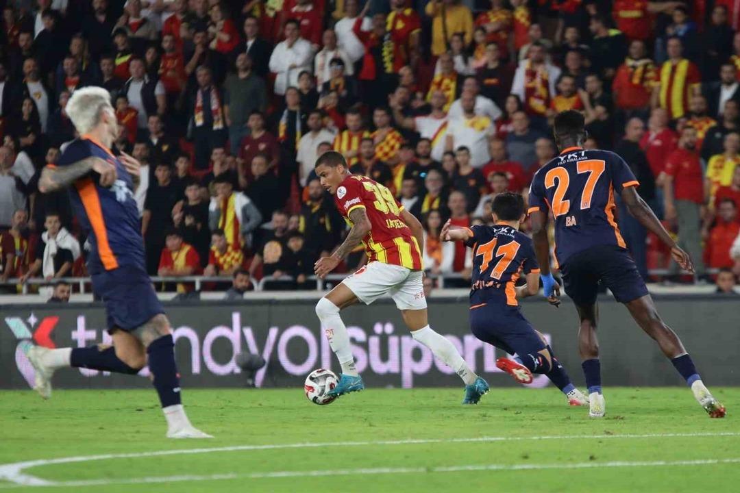 Süper Lig 8. Hafta Görtepe Daşakşağhehir Yenilmez Serisini yendiğim devam etti! 3