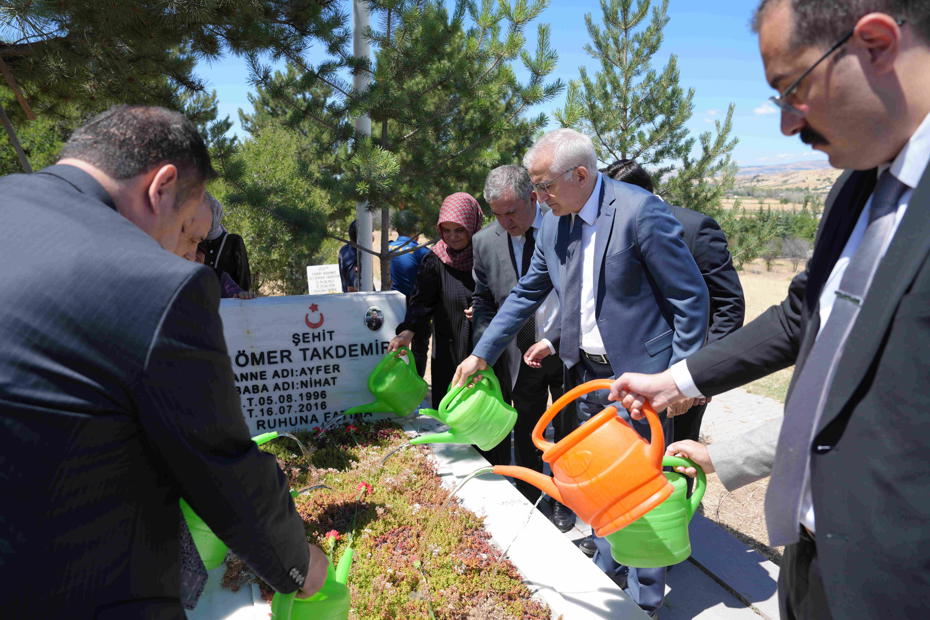 15 Temmuz Şehidi Ömer Takdemir, Ankara'da kabri başında anıldı