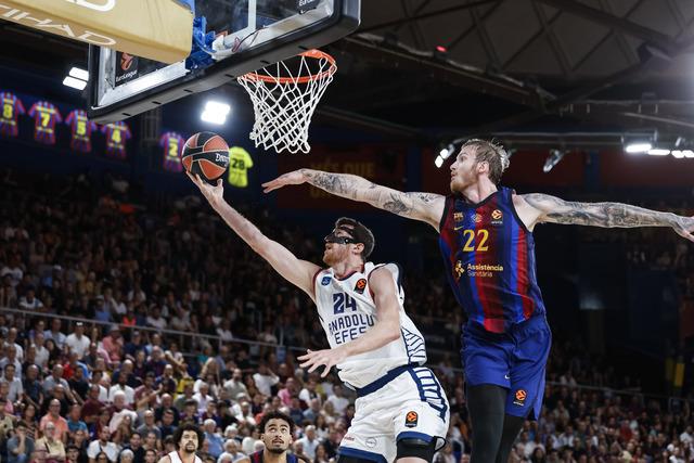 Anadolu Efes EuroLeague'e mağlubiyetle başladı: Temsilcimiz son çeyrekte yıkıldı!