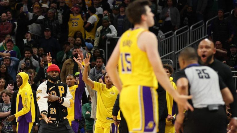 LA Lakers çifte uzatmada kazandı