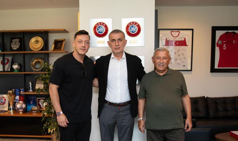 Mesut Özil'in TFF Başkanı Hacıosmanoğlu'na ziyareti