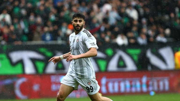 Emrecan Bulut, bonservis bedeli karşılığında Çaykur Rizespor'a gitti.