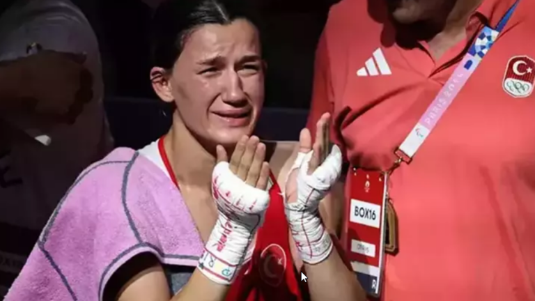 Milli boksör Hatice Akbaş Paris 2024 finaline yükseldi!