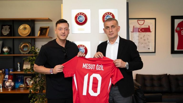 Mesut Özil'in TFF Başkanı Hacıosmanoğlu'na ziyareti!