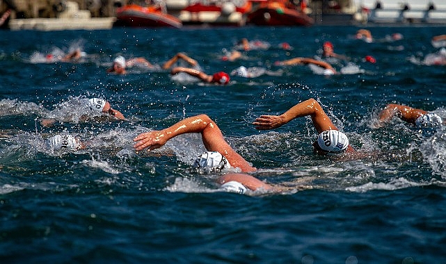 Anıt, 36. Samsung Boğaziçi Kıtalararası Yüzme Yarışması'na katılan sporculara destek veriyor – SPOR