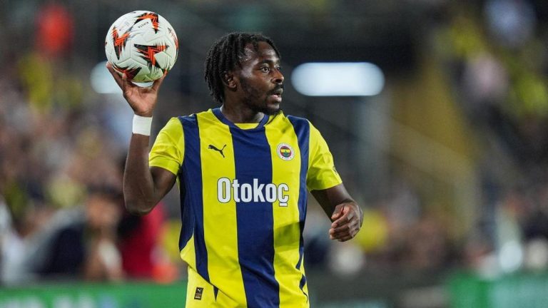 Muhteşem Osayi-Samuel, F.Bahçe’de ilk kez kırmızı kart gördü