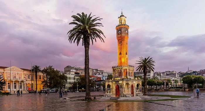 İzmir’in Plajları: Yaz Tatili İçin En İyi Seçenekler