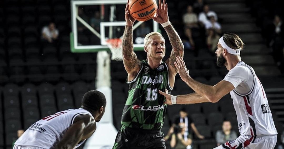 4b93bf4e-janis-timma-darussafaka-vs-cholet-basketbol-şampiyonlar-ligi'ni yönetiyor