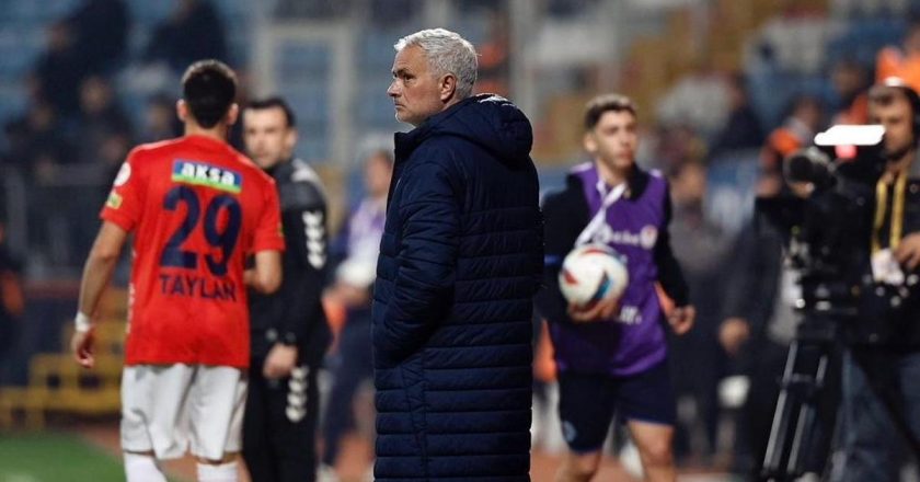 Son dakika spor haberleri | Jose Mourinho’dan yabancı VAR hakemi yorumu! İlk değerlendirmesini yaptı