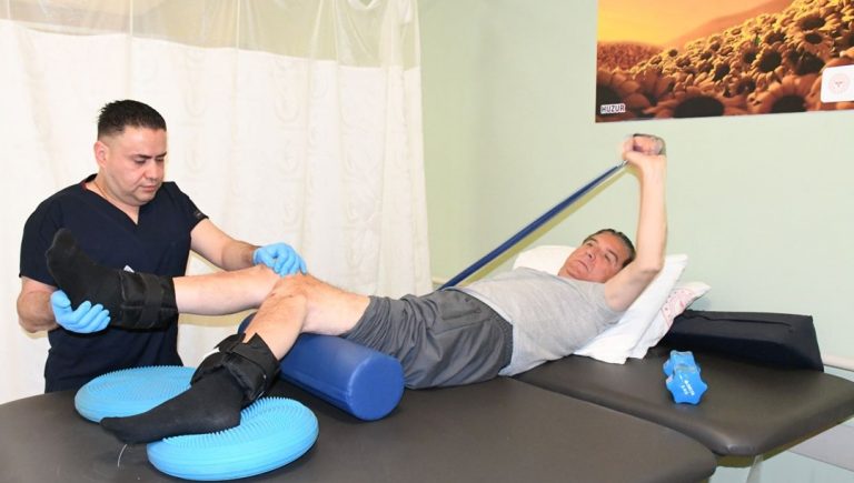 Spor yaptı, ertesi gün bir felç olarak uyandı: tekrar yürüyeceği günü beklemek