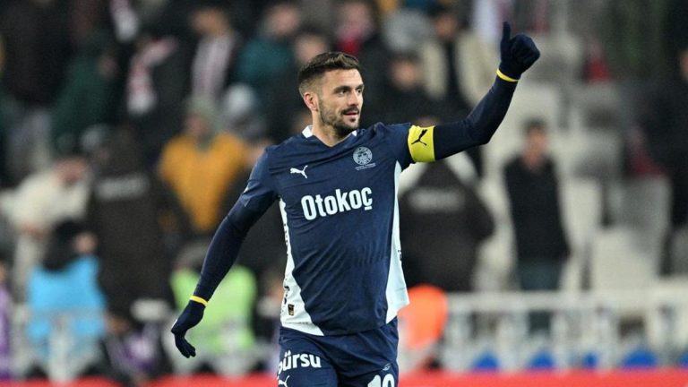 Dusan Tadic, eski pozisyonuna döndüğünde rol aldı