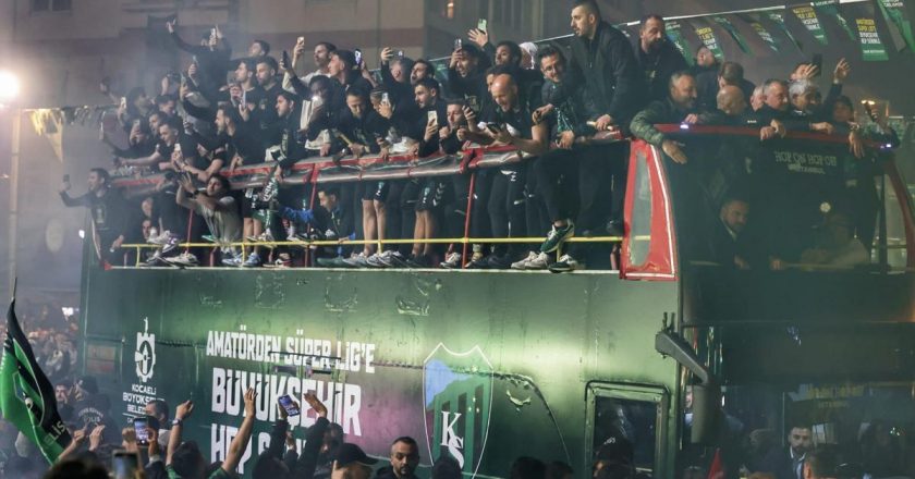 Kocaelispor şampiyonayı hayranlarıyla kutladı – son -son -Futbol Haberleri