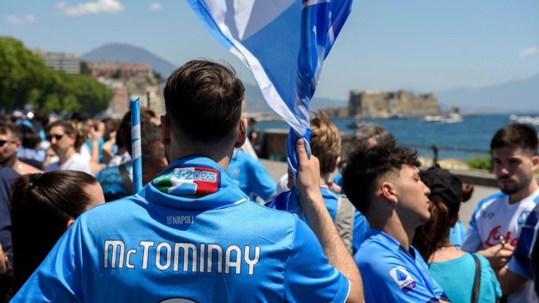 Napoli, şampiyonluğu taraftarlarıyla kutladı – Son Dakika Futbol Haberi