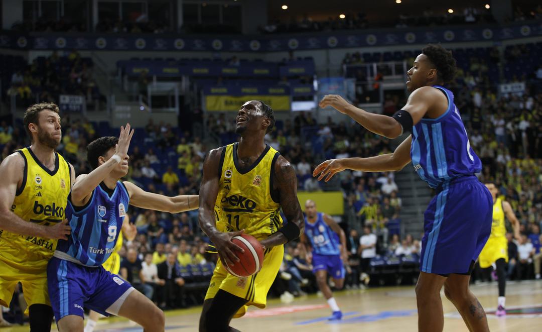 Fenerbahce-Beko-Basketball-Super-KilGind_747131_220548 (1)