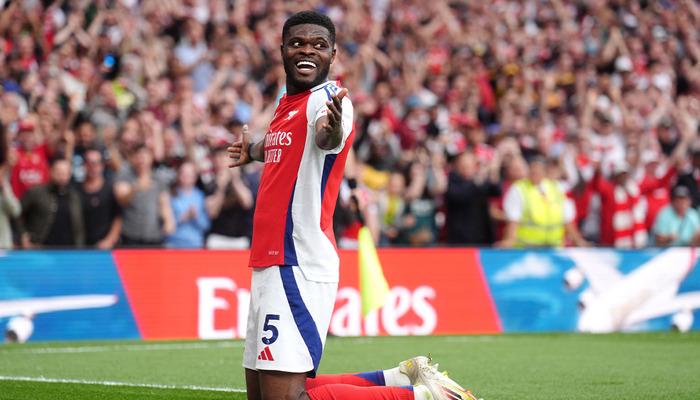 Galatasaray ve Fenerbahçe de transferde rota İngiltere! Thomas Partey’in menajeri ezeli rakipleri birbirine soktu…