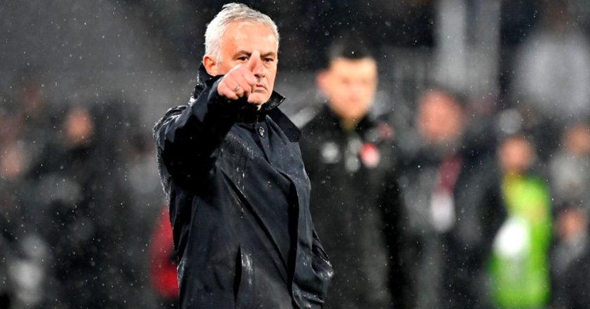 Mourinho iki yıldızı istiyor: İngiltere’de özel görüşme