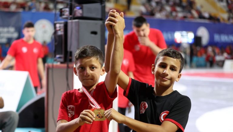 Hükmen galibiyeti kabul etmedi, maça çıktı ve yenildi: En centilmen güreşçi madalyası aldı – Son Dakika Spor Haberleri