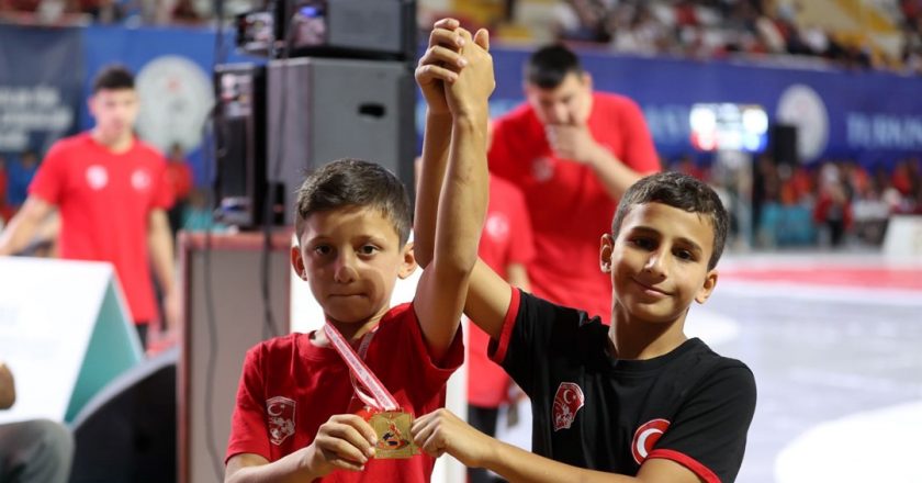 Hükmen galibiyeti kabul etmedi, maça çıktı ve yenildi: En centilmen güreşçi madalyası aldı – Son Dakika Spor Haberleri