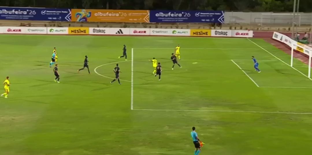 Yeni transfer sergileniyor! Fenerbahce ikinci dost maçta hata yapmadı ... Sarı-Lacivertliler Uniao de Leiria 20 20 yenildi