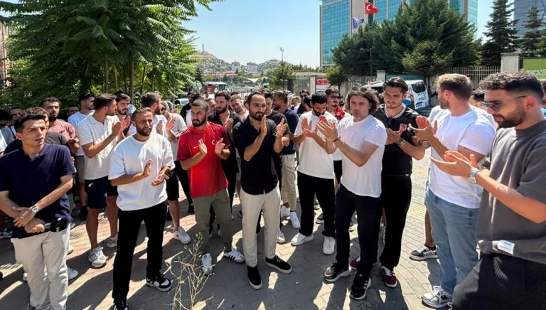 Futbolcular TFF’nin ardından bakanlıkta toplandı: “Alkışladığımız oyuncular 40 yaşında” – Son Dakika Spor Haberleri