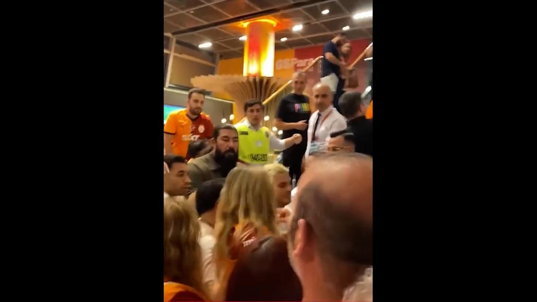 Sosyal medya bu videodan bahsediyor! Icardi hayranlara başkanlık etti 3