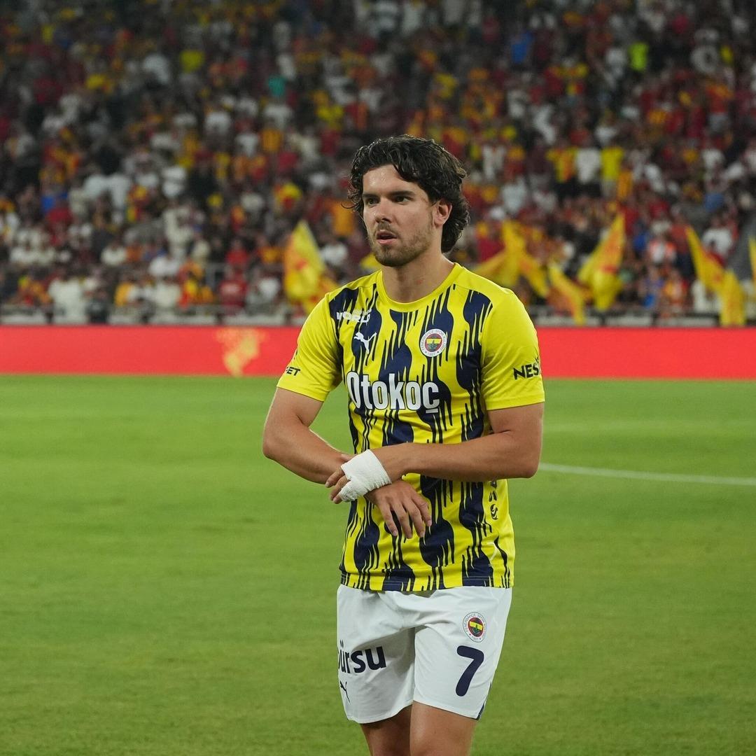 Fenerbahce son zamanlarda genç oyuncuların satışından bir rezerv elde etti! 4 genç oyuncudan yaklaşık 100 milyon avro ... 2
