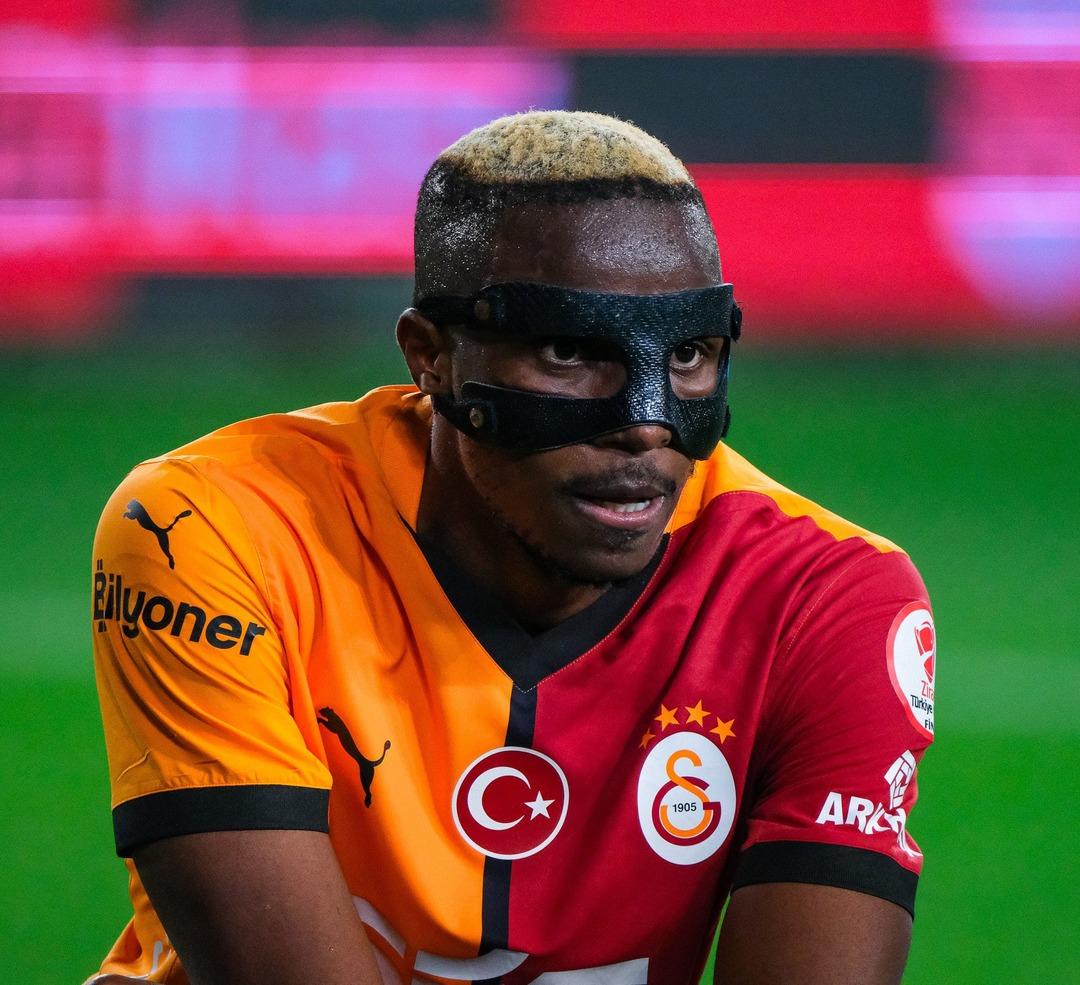 Galatasaray'ın Şampiyonlar Ligi kadrosu resmi olarak duyuruldu! İşte Frankfurt'a giden personel ... Osimhen'in statüsü belirlendi 2