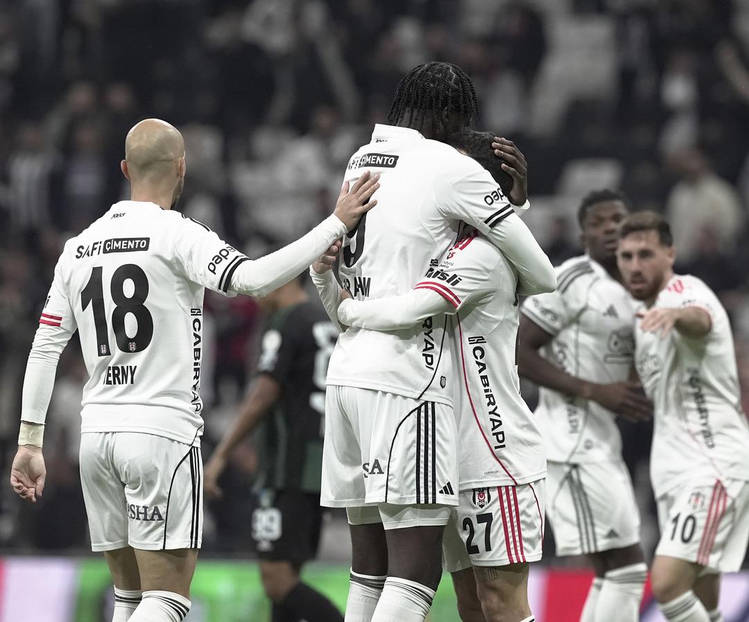 Besiktas, Galatasaray Derby Dolmabahçe'de hata yapmadı! Siyah Kart Yendi Kocaelispor 3-1 2