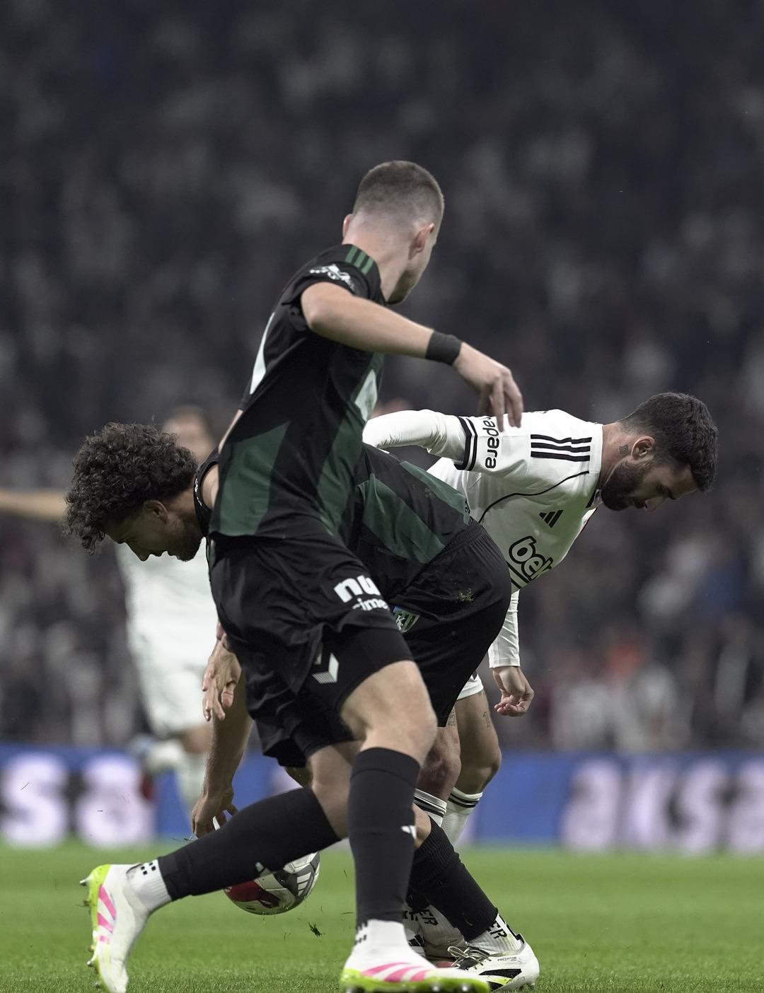 Besiktas, Galatasaray Derby Dolmabahçe'de hata yapmadı! Kara Kartal, Kocaelispor 3-1'i yendi