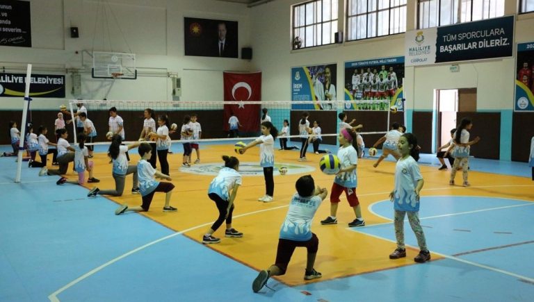Haliliye yaz spor okullarında yüzlerce öğrenci eğitim aldı – Son Dakika Spor Haberleri