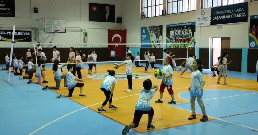 Haliliye yaz spor okullarında yüzlerce öğrenci eğitim aldı – Son Dakika Spor Haberleri