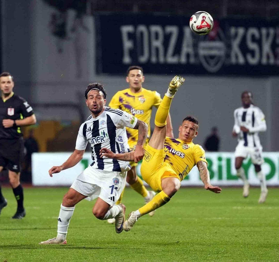 Orhan Ak yönetimindeki Eyüpspor, iç sahada Kasımpaşa'yı yenerek kötü gidişata son verdi! 2