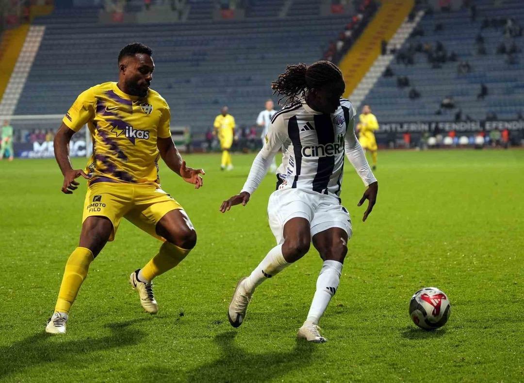 Orhan Ak yönetimindeki Eyüpspor, iç sahada Kasımpaşa'yı yenerek kötü gidişata son verdi! 3