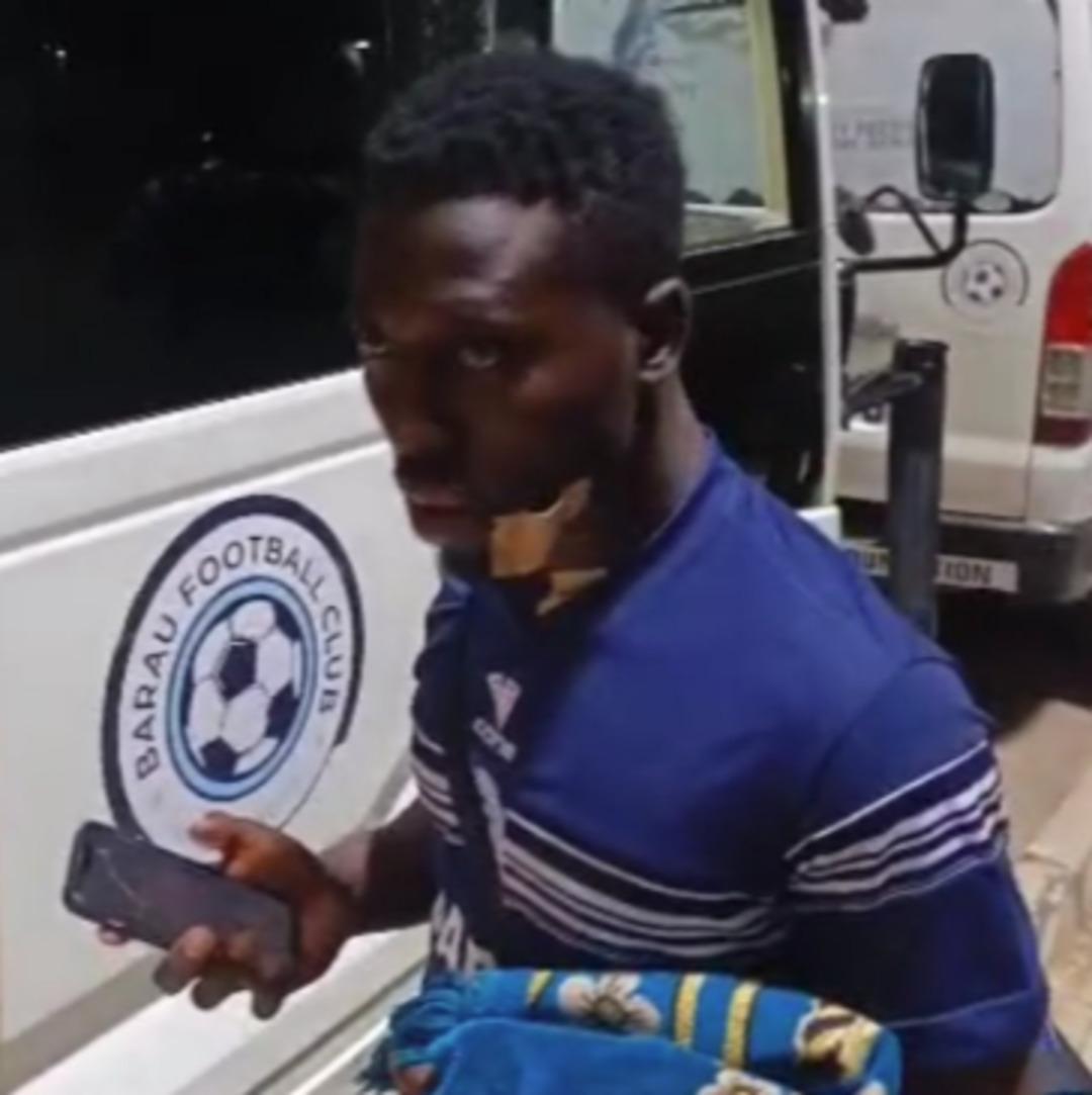 Nijerya Ligi'nde dehşete düşüren olay! Rakip taraftar gol attığı için sahaya girip boğazını kesti... 2