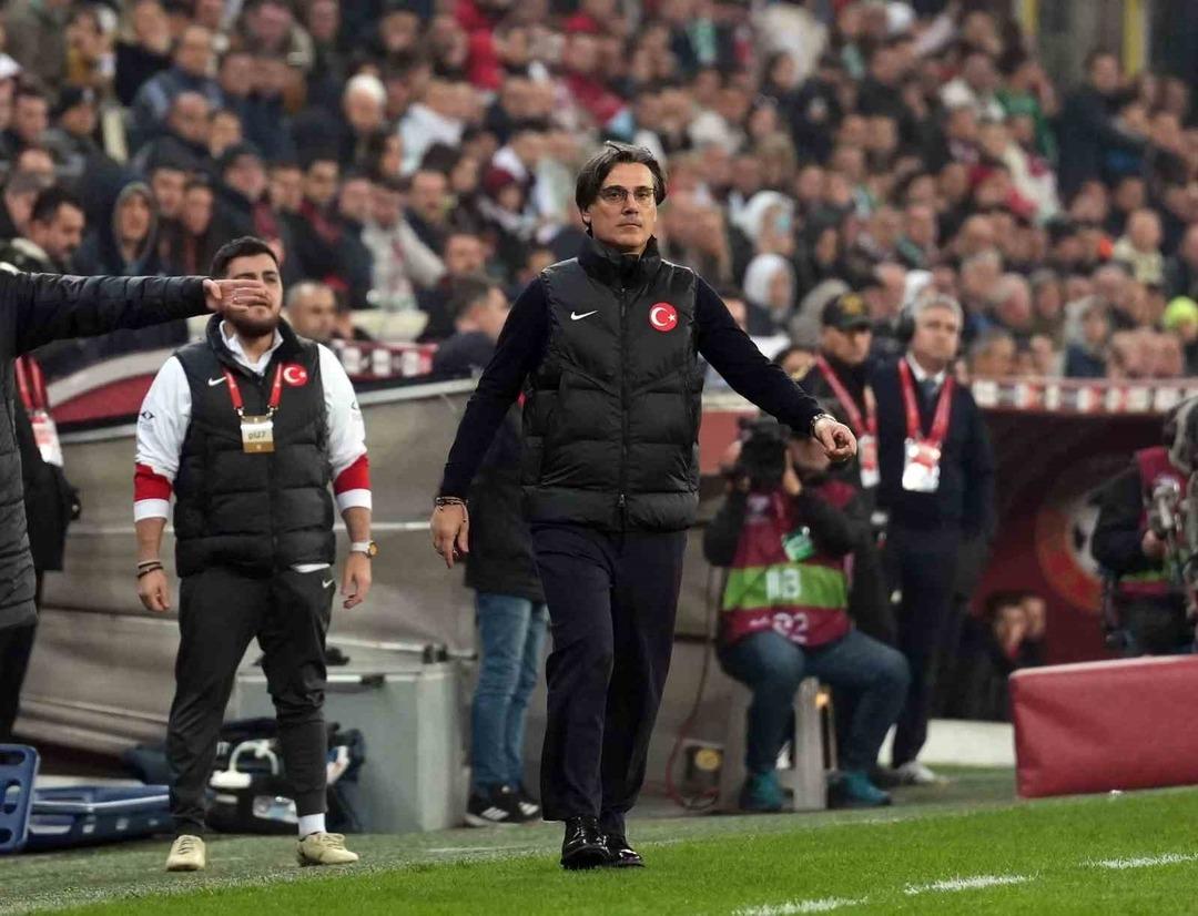 Teknik direktör Montella'dan Dünya Kupası açıklaması! Kerem Aktürkoğlu'nun forvet olarak oynamasına değindi... 3