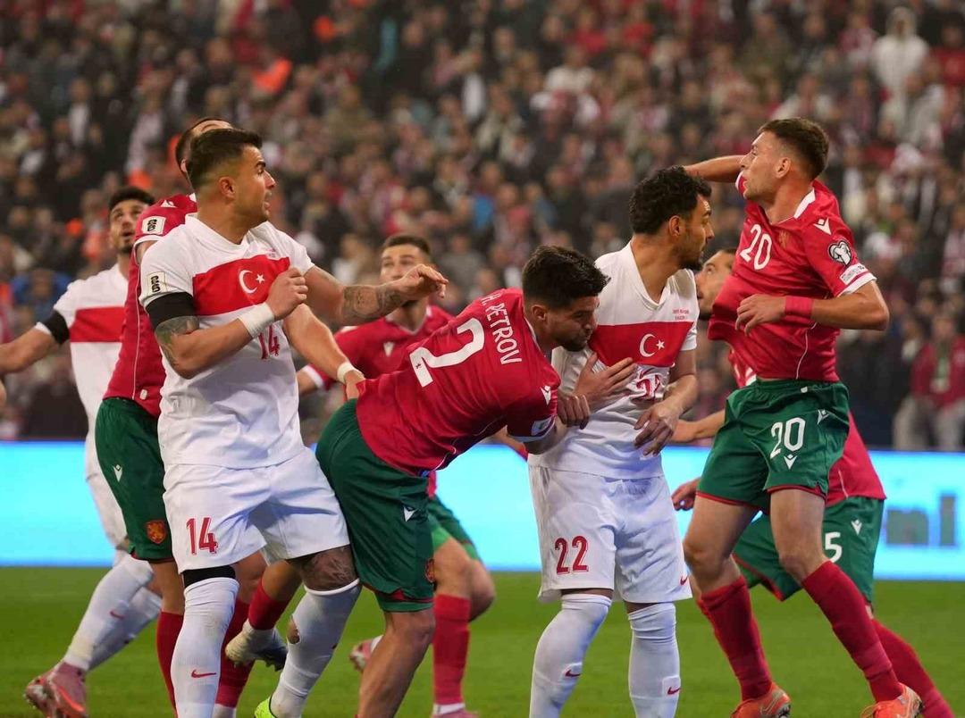 Teknik direktör Montella'dan Dünya Kupası açıklaması! Kerem Aktürkoğlu'nun forvet olarak oynamasına değindi... 4