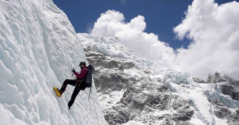 Nepal’de dağcıların üzerine çığ düştü: 3 ölü, 8 kayıp