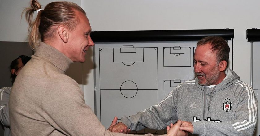 Beşiktaş’ın eski stoperi Domagoj Vida, siyah-beyazlıları ziyaret etti