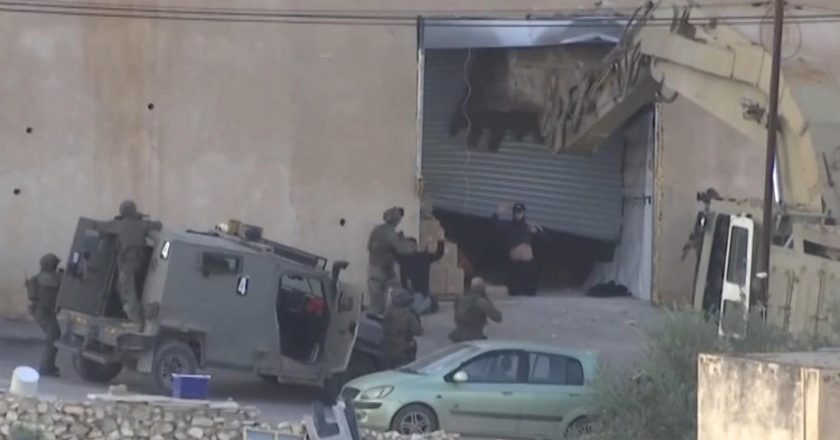 Batı Şeria’da Teslim Olan 2 Filistinli Genç İsrail Askerleri Tarafından Öldürüldü