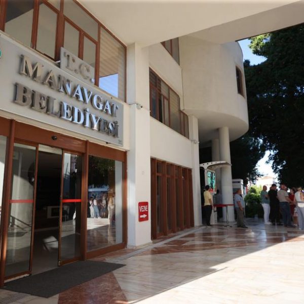 Manavgat Belediyesiyle ilgili soruşturmada 3 kişi gözaltına alındı.